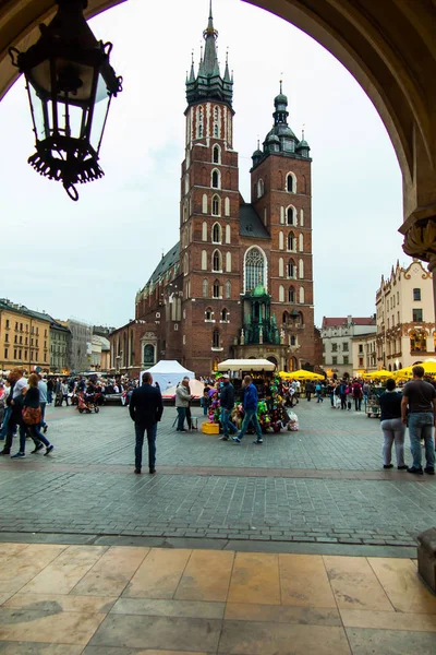 Krakow, Polonya - 2 Ekim 2016: Ana Pazar Cracow Meydanı — Stok fotoğraf