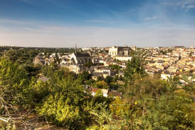 bir yaz günü, Poitiers Cityscape