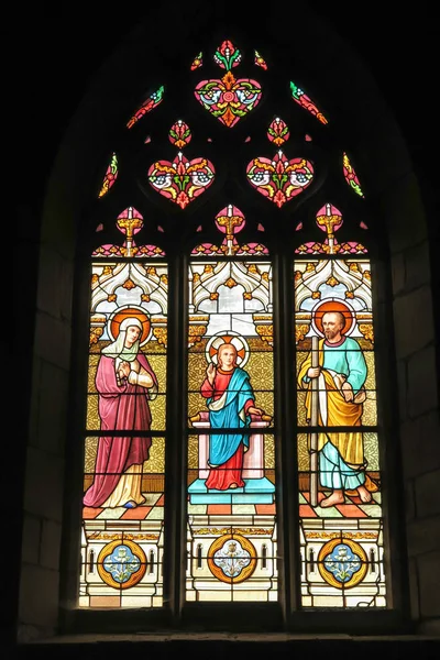 Iffendic, França - 9 de setembro de 2016: vitral na Igreja de Saint Eloi em Iffendic — Fotografia de Stock