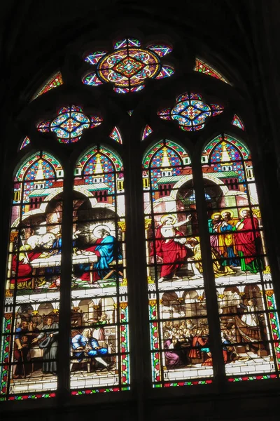 圣-洛朗-sur-严谨，法国-2016 年 9 月 10 日︰ 内部教堂的修道院的智慧在圣洛朗 sur 严谨的女儿 — 图库照片