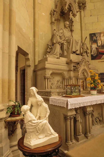 Saint-Laurent-sur-Sevre, France - September 10, 2016: Interior Chapel Of The Convent Of The Daughters Of Wisdom in Saint-Laurent-sur-Sevre — Stock Photo, Image