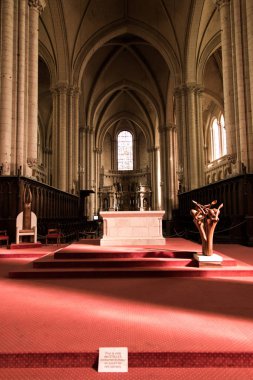 Poitiers, Fransa - 12 Eylül 2016: İç Poitiers, St Pierre Kilisesi