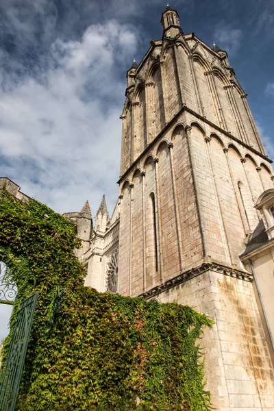 ポアティエの聖ピエール教会の外観 — ストック写真