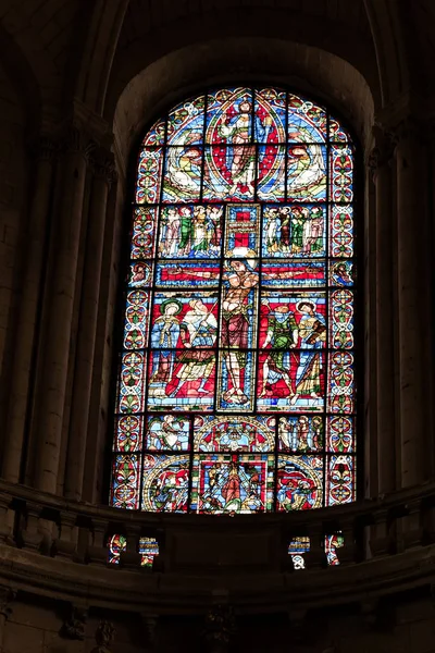 Poitiers, Francia - 12 de septiembre de 2016: Interior de la iglesia de — Foto de Stock