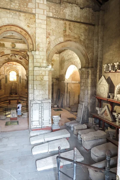 Interior Baptistere Saint-Jean (Baptisterio de San Juan) Poitie — Foto de Stock