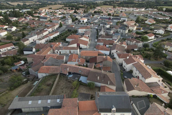 village Saint-Michel, kilise kuleden görüntülemek