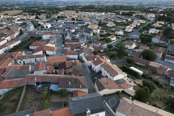 Uitzicht vanaf de toren van de kerk van het dorp van Saint-Michel — Stockfoto
