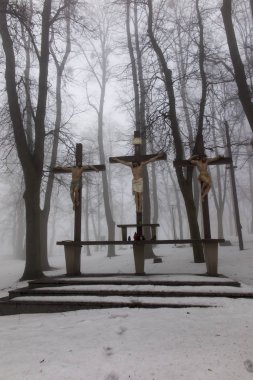 İsa ve iki hırsız Calvary üzerinde haçlar. Uluslararası Shri