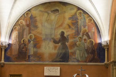 Paray Le Monial, Fransa - 13 Eylül 2016: Kilisenin içinde 