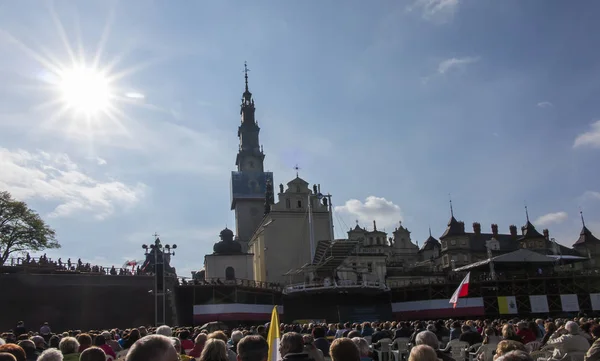 Jasna Gora, Poland, May 13, 2017: Worship with Mary the Queen on — Stock Photo, Image