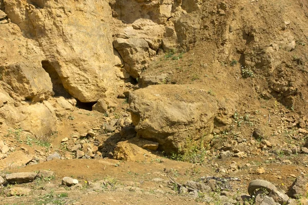 Roccia dolomitica in una vecchia cava come — Foto Stock