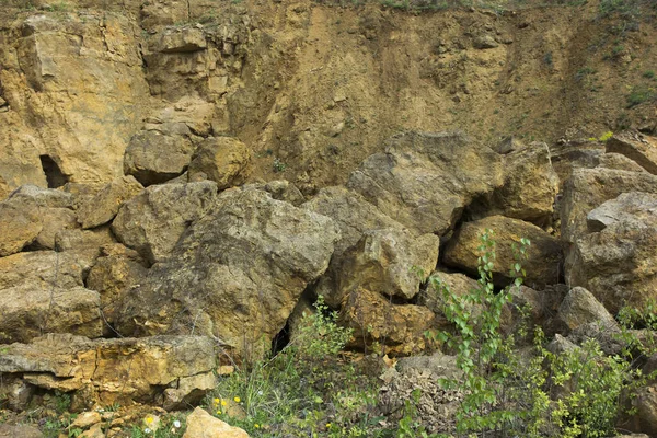 Dolomitgestein in einem alten Steinbruch als — Stockfoto