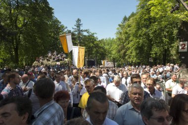 Piekary Sl, Polonya, 28 Mayıs 2017: erkekler ve genç bana hac