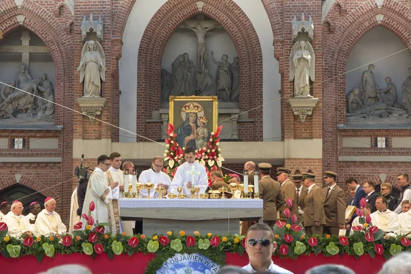 Piekary sl, polen, 28. Mai 2017: wallfahrt von männern und jungen mir — Stockfoto