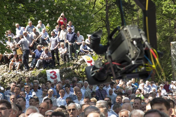 Piekary Sl, Pologne, 28 mai 2017 : Une caméra de télévision sur une flèche au-dessus d'un cr — Photo