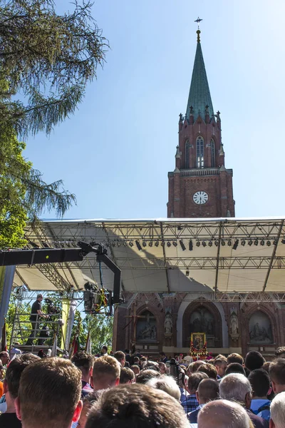 Piekary Sl, Poland, May 28, 2017: Pilgrimage of men and young me — Stock Photo, Image