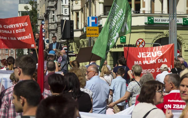Gliwice, Poland, June 11, 2017: March for life and family, march for Jesus by the streets of Gliwice — Stock Photo, Image