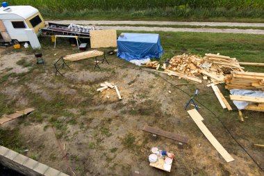 İskelet duvar ev inşaat sitesinde