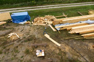 İskelet duvar ev inşaat sitesinde