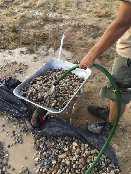 Durulama su akışı altında çakıl 