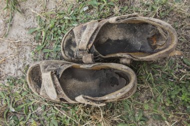 sandalet eski, yıpranmış dayalı olarak 