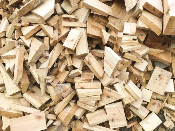 Pieza de madera, incurrida durante la construcción de la casa en tec —  Fotos de Stock