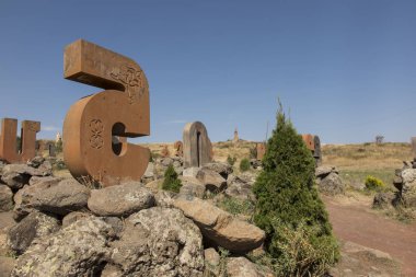 Ermeni alfabesi Müzesi APARE town yakınındaki bir kayalık yamaç