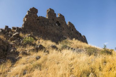 güzel Ortaçağ Kalesi Amberd Ermenistan'da görünümünü