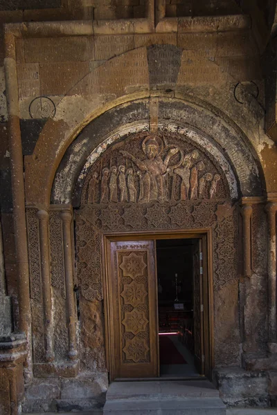 Ohanavan, Armenia, 15th September 2017: Ornamental door to the o — Stock Photo, Image