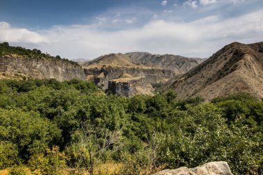 Kaya oluşumu bazalt sütunları Senfoni Garni yakınındaki taş,