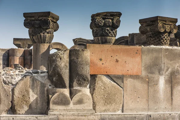 ズヴァルトノッツ国際空港 (天天使) 寺アルメニア、中央としての遺跡 — ストック写真