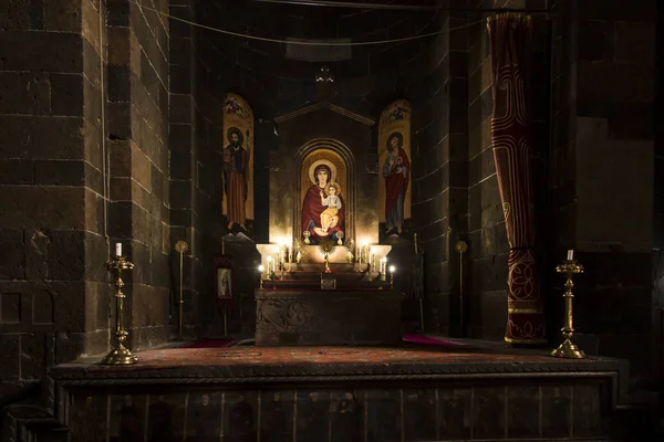 Katholikos, Armenien, 17 September 2017: Interiör av Saint Hrip — Stockfoto