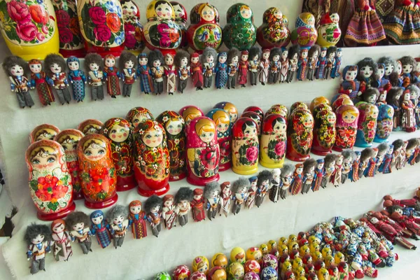 Traditional Russian wooden matrios dolls — Stock Photo, Image