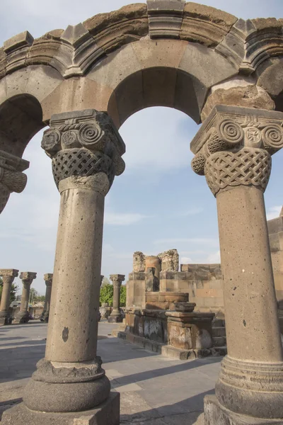 ズヴァルトノッツ国際空港 (天天使) 寺アルメニア、中央としての遺跡 — ストック写真