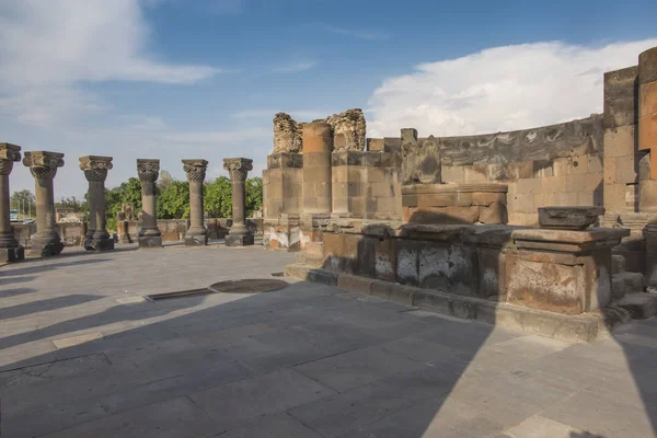 ズヴァルトノッツ国際空港 (天天使) 寺アルメニア、中央としての遺跡 — ストック写真