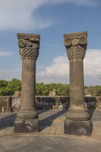 ズヴァルトノッツ国際空港 (天天使) 寺アルメニア、中央としての遺跡 — ストック写真