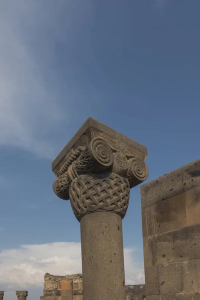 ズヴァルトノッツ国際空港 (天天使) 寺アルメニア、中央としての遺跡 — ストック写真