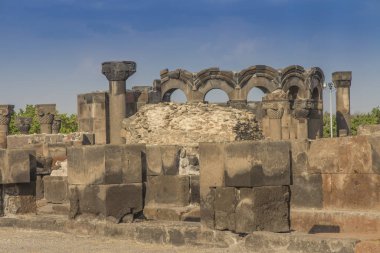 Zvartnots (göksel melekler) tapınak Ermenistan, merkezi olarak kalıntıları
