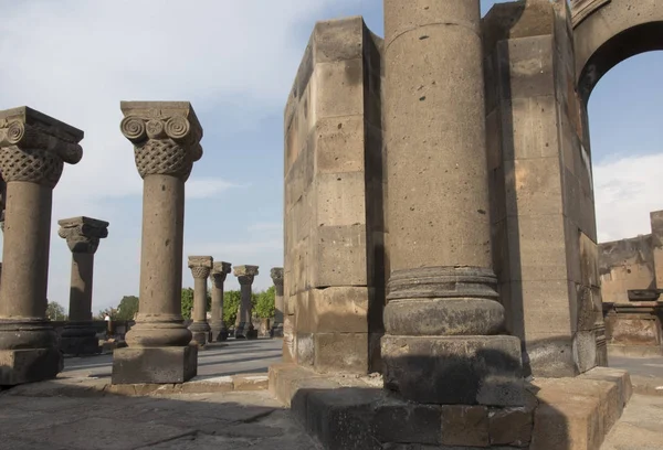 ズヴァルトノッツ国際空港 (天天使) 寺アルメニア、中央としての遺跡 — ストック写真