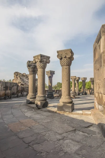 ズヴァルトノッツ国際空港 (天天使) 寺アルメニア、中央としての遺跡 — ストック写真