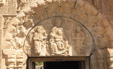 Ermenistan'da Noravank Manastırı. Virgi kapı üzerinde kabartma