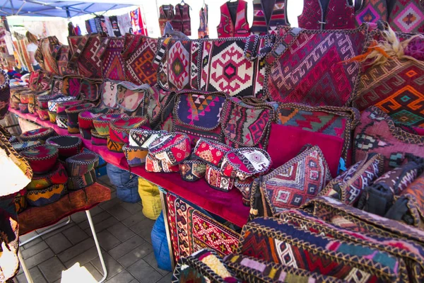 Bags, headgear, boxes made of traditional fabrics of Armenian pa — Stock Photo, Image