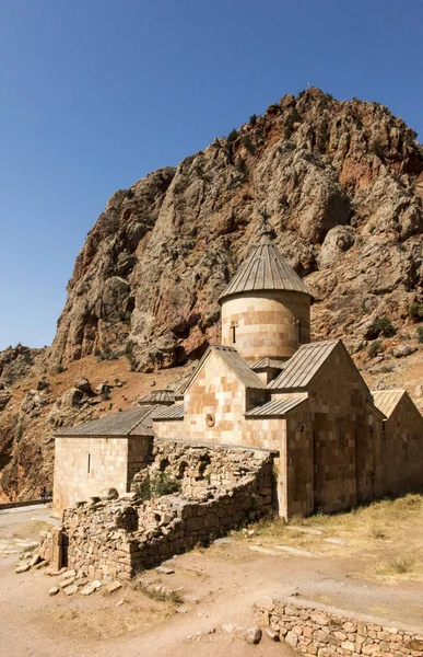 Scenic Novarank monastery in Armenia, famous tourist destination — Stock Photo, Image