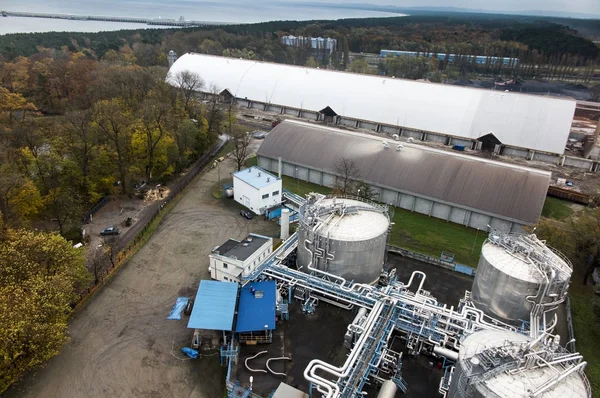 Zona industriale sul pontile commerciale di Swinoujscie — Foto Stock