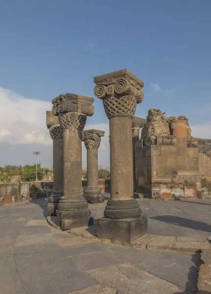 ズヴァルトノッツ国際空港 (天天使) 寺アルメニア、中央としての遺跡 — ストック写真