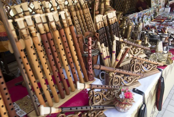 Flutes and various regional wind musical instruments at the mark — Stock Photo, Image