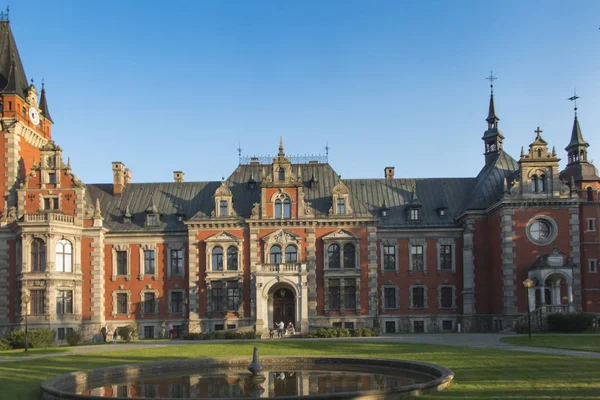 Palacio en Plawniowice - antiguo punto de referencia en Polonia . —  Fotos de Stock