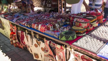 Çanta, şapka, geleneksel Ermeni PA kumaşlar kutuları