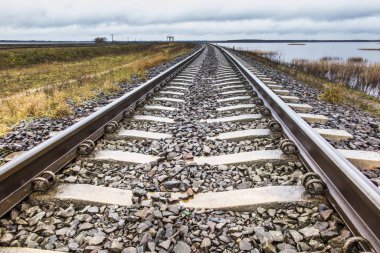 bir tek demiryolu parça