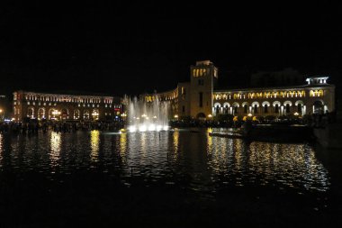 Gece Erivan 'daki Cumhuriyet Meydanı. 
